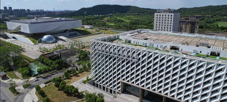 万越酒店(光谷科技会展中心光谷六路地铁站店)图片