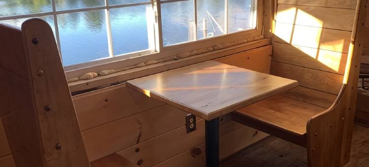 阿迪朗达克阿冈昆湖畔全年适住度假屋，配有全新热水浴缸(Adirondack lakeside 4 season home on Lake Algonquin with new hot tub)图片