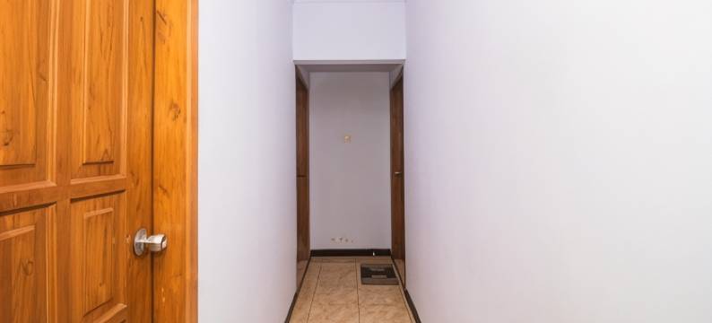 红多兹酒店-近布姆海滩(RedDoorz Near Pantai Boom)图片