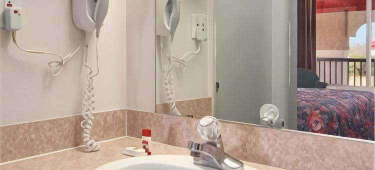 俄克拉何马城州费尔格朗兹速8酒店(Super 8 by Wyndham Oklahoma Fairgrounds)图片