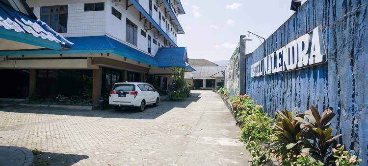 红多兹Plus酒店-近比通港(RedDoorz Plus Near Pelabuhan Bitung)图片