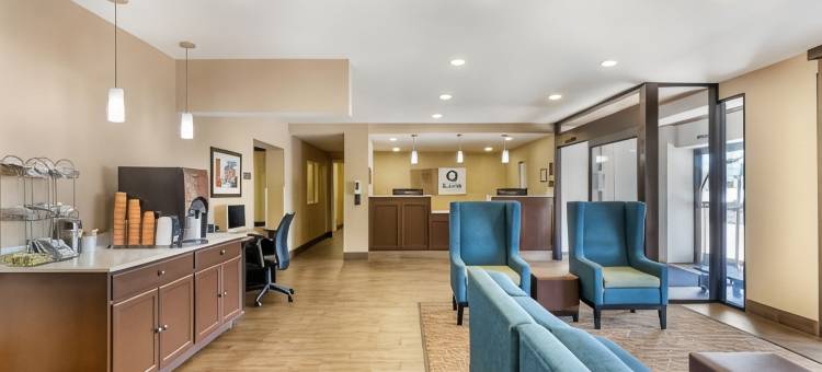 春之湖 - 费耶特维尔自由堡附近舒适套房酒店(Comfort Inn & Quality Suites)图片