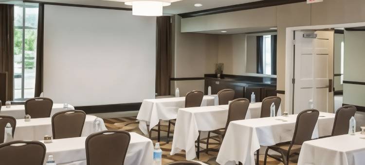 竞技场中央希尔顿花园酒店欢朋酒店(Hilton Garden Inn Hampton Coliseum Central)图片