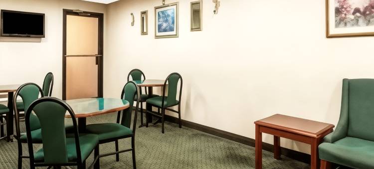 克劳福兹维尔骑士酒店(Knights Inn Crawfordsville)图片