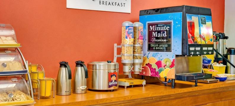 罗瑞尔戴斯套房酒店-近米德堡(Days Inn & Suites by Wyndham Laurel Near Fort Meade)图片