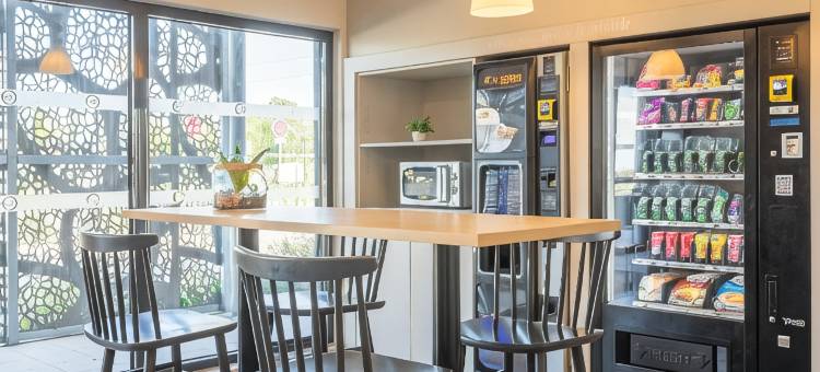 B&B HOTEL圣马丁德克罗阿尔皮勒斯卡马格(B&B Hotel Saint-Martin-De-Crau Alpilles Camargue)图片