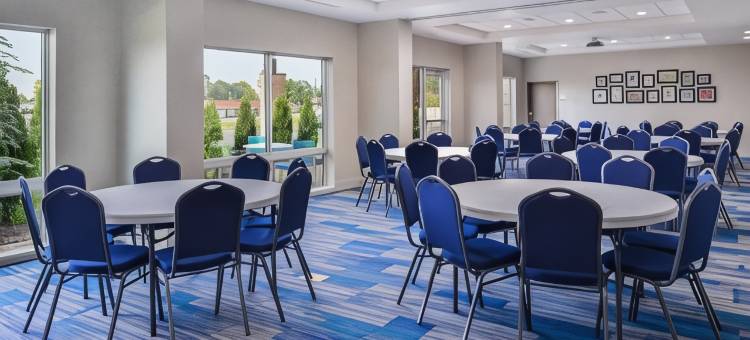 西罗亚斯普林斯智选假日套房酒店(Holiday Inn Express & Suites Siloam Springs)图片