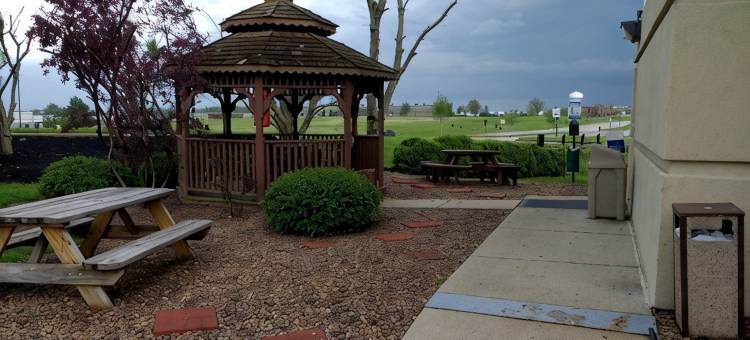 路易斯维尔杰佛逊顿美茵斯坦套房酒店(MainStay Suites Louisville Jeffersontown)图片