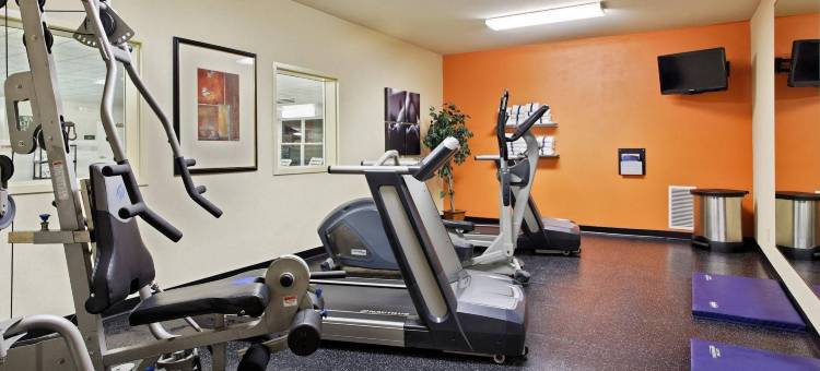 北皮奥里亚丽怡酒店(Country Inn & Suites by Radisson, Peoria North, IL)图片