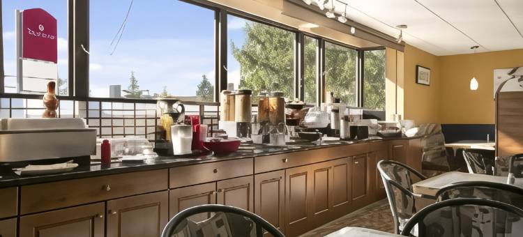 莱斯布里奇华美达酒店(Ramada by Wyndham Lethbridge)图片