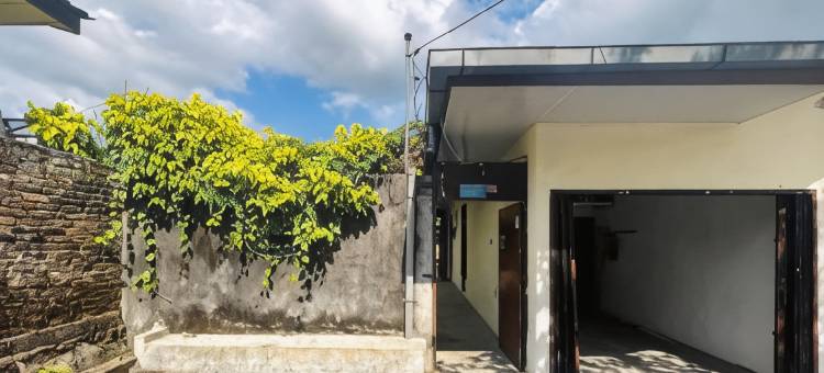 先达红多兹民宿布迪穆利亚(RedDoorz at Budi Mulia Homestay Pematangsiantar)图片