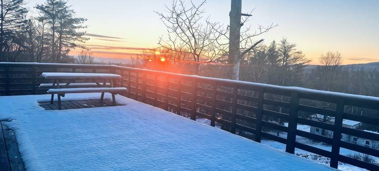Omg步行可至Zoom Flume，环绕式露台、美丽日出的现代乡村民宿.(Omg Modern Country House Wrap Around Deck Beautiful Sunrise Walk to Zoom Flume.)图片