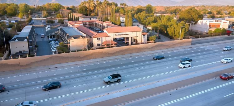 Travelodge Inn & Suites by Wyndham West Covina图片