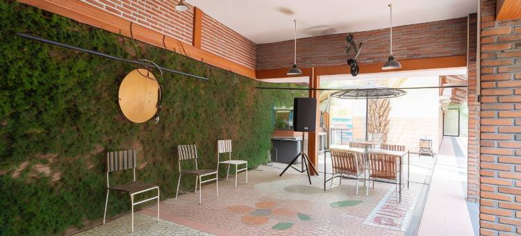 红多兹酒店@茉莉芬庞利马苏迪尔曼(RedDoorz @ Panglima Sudirman Madiun)图片