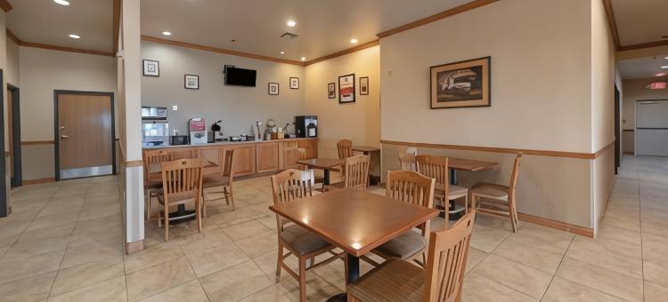 布里奇波特伊克诺旅馆套房酒店(Econo Lodge Inn & Suites Bridgeport)图片
