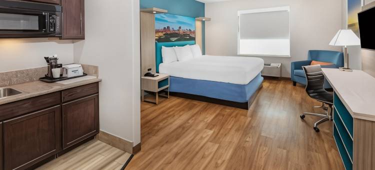 圣安东尼奥东南戴斯套房酒店- 近AT&T中心(Days Inn & Suites by Wyndham San Antonio Near Frost Bank Ctr)图片