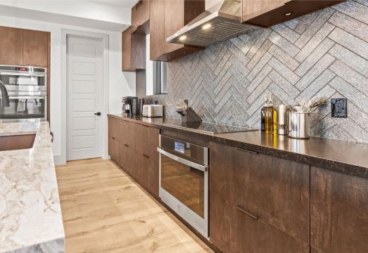 Mountain Views and Hot Tub - Stunning Rustic Luxury HavenHotel Overview