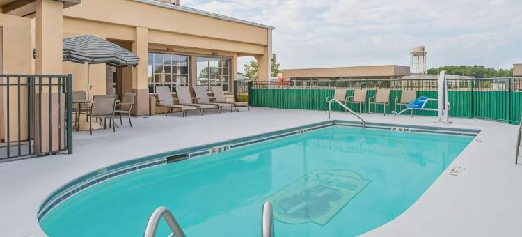 桑蒂速8酒店(Super 8 by Wyndham Santee)图片