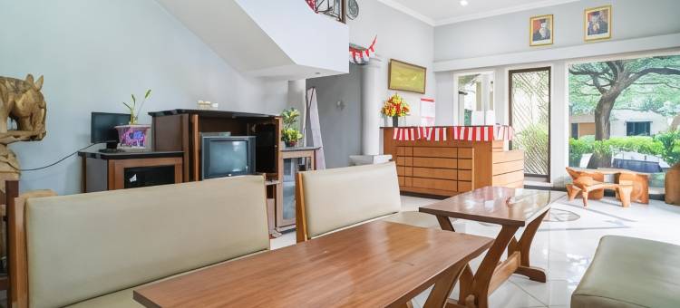 红多兹酒店-近谏义里浸信会医院(RedDoorz Near Rumah Sakit Baptis Kediri)图片