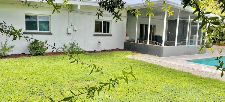 距安娜玛丽亚几分钟的精美泳池度假屋！宠物友好！(Fall in Love with This Gorgeous Pool Home Mins from Anna Maria! Pet Friendly!)图片
