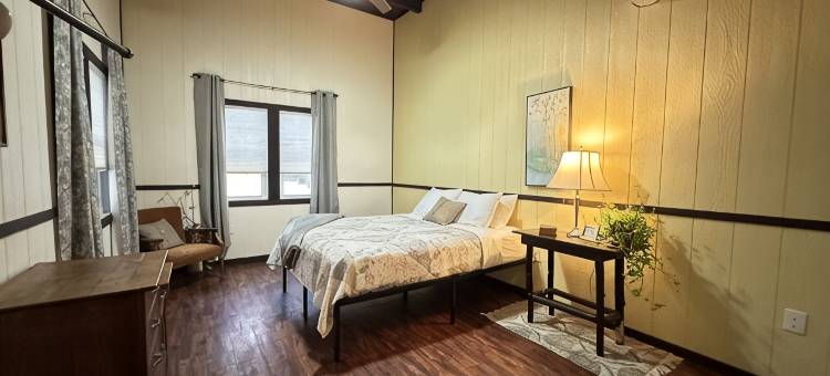 WOW Huge Catfish Lake Home 13br 5ba, Sleeps 26, Eag River Chain/weddings/events图片