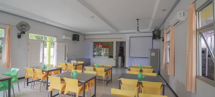 红多兹伊斯兰酒店-近佩纳加姆罗泽琳公园(RedDoorz Syariah Near Taman Rozeline Penajam)图片