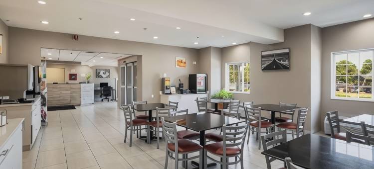 索内斯塔精选酒店蓝泉城(Sonesta Essential Hotel Blue Springs)图片