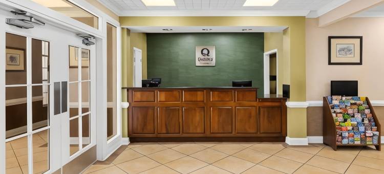 费耶特维尔品质酒店-靠近历史悠久的市中心广场(Quality Inn Fayetteville Near Historic Downtown Square)图片