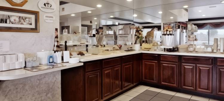 凯夫城呗盟套房酒店(Baymont by Wyndham Cave City)图片