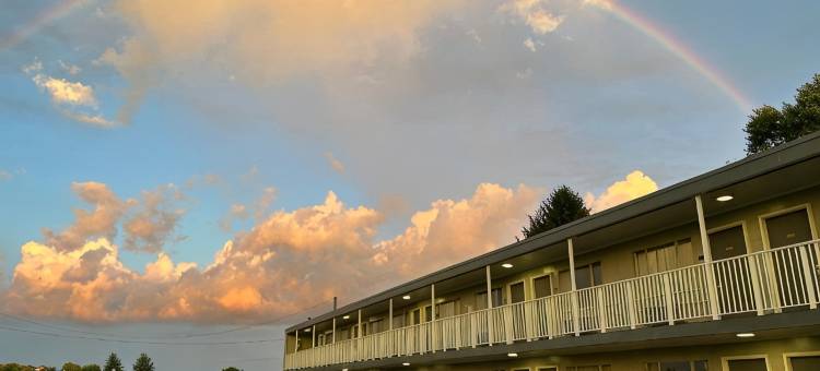 洛根湖旅馆(Lake Logan Inn)图片