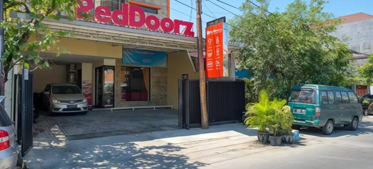 红多兹酒店靠近艾尔朗加大学校园(RedDoorz Syariah Near Airlangga University Campus B)图片