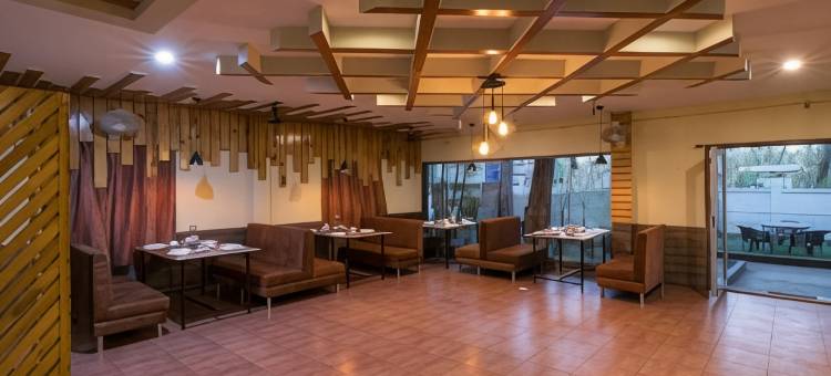 Avadale Tadoba - 不允许单身群体(Avadale Tadoba - Stag Groups Not Allowed)图片