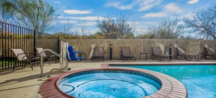 肯尼迪卡恩斯市拉昆塔温德姆套房酒店(La Quinta Inn & Suites by Wyndham Karnes City - Kenedy)图片