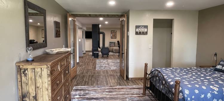 Family friendly home on Flathead River with amazing views, dock and toys galore图片