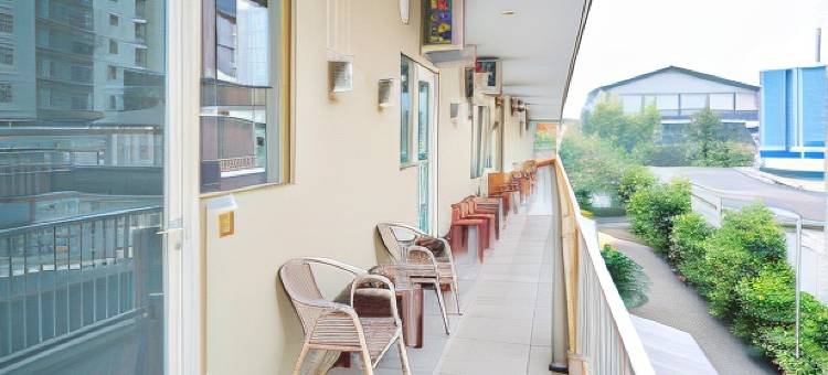 红多兹酒店-近诗都阿佐太阳城购物中心(RedDoorz Syariah Near Suncity Mall Sidoarjo)图片