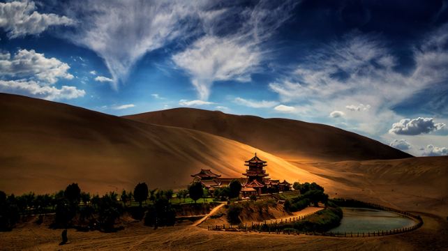 9-Day China Classic Silk Road Adventure Private Tour from Urumqi·Xinjiang, Dunhuang, Zhangye and Xining丨Mogao Caves, Colorful Danxia and Chaka Salt Lake