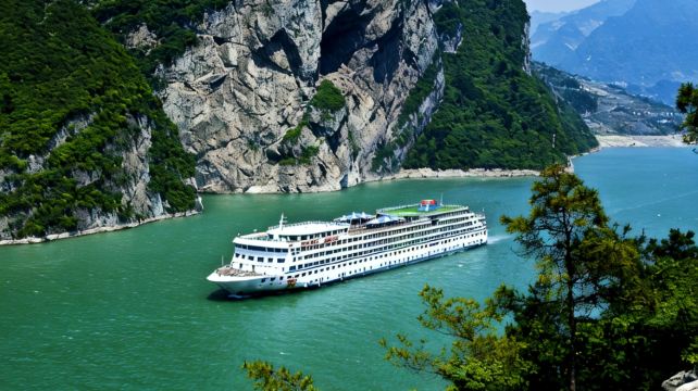 長江三峽+重慶7日6晚跟團遊·黃金郵輪+陽臺江景房+重慶港行李搬運+自助餐+重慶市區精華+武隆2日全景遊+金牌導遊