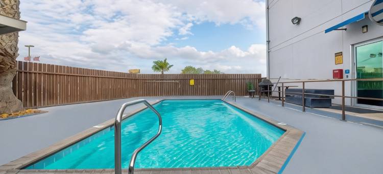 伊格帕斯湖畔6号汽车旅馆(Motel 6 Eagle Pass, TX - Lakeside)图片