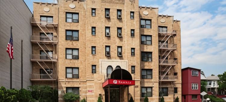 泽西市华美达酒店(Ramada by Wyndham Jersey City)图片