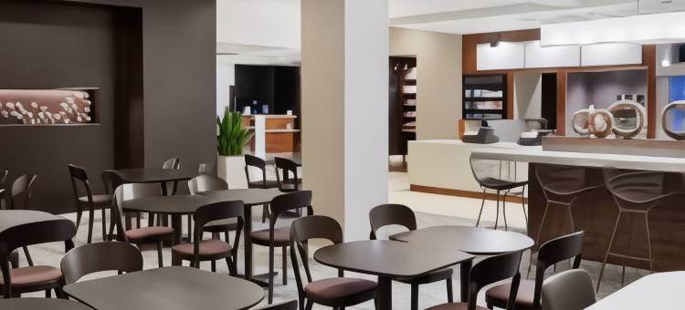 密尔沃基市中心万怡酒店(Courtyard Milwaukee Downtown)图片