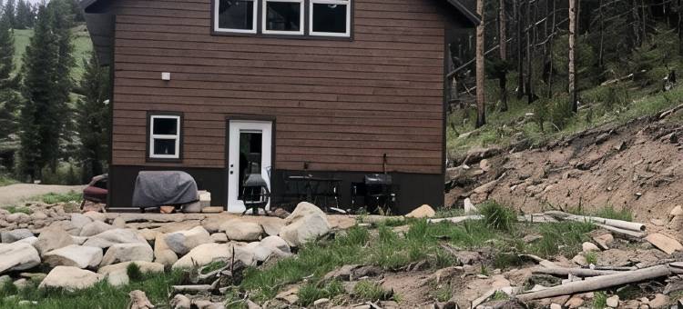 比格霍尔山谷河道入口小屋(Big Hole Valley cabin near river access)图片