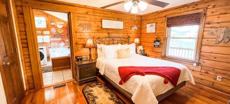 Relax鳟鱼溪全新热水浴缸和主浴室木屋-梅洛迪山(Relax @ Mt. Melody Log Cabin. Brand New Hot Tub and Masterbath. by Trout Stream)图片