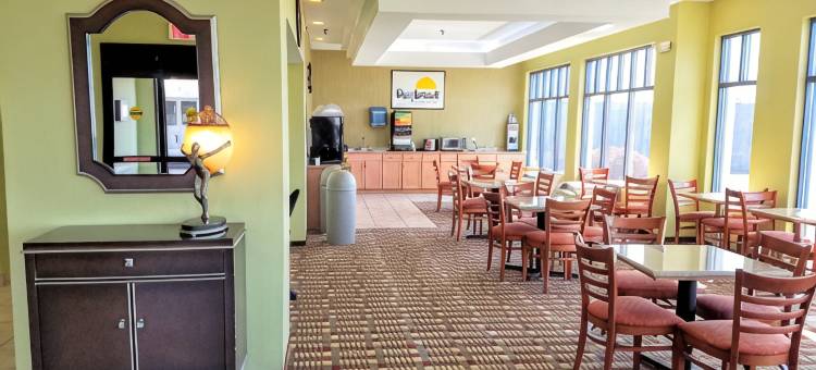 温莎洛克斯 戴斯酒店-布拉德利国际机场(Days Inn by Wyndham Windsor Locks / Bradley Intl Airport)图片