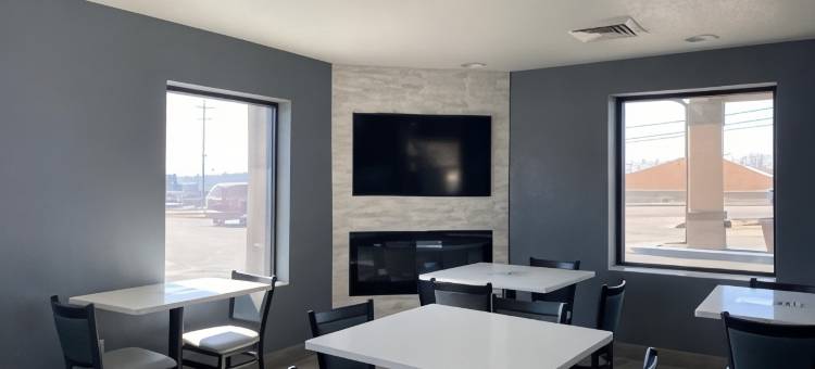 比格拉皮兹品质酒店及套房-近大学(Quality Inn & Suites Big Rapids Near University)图片