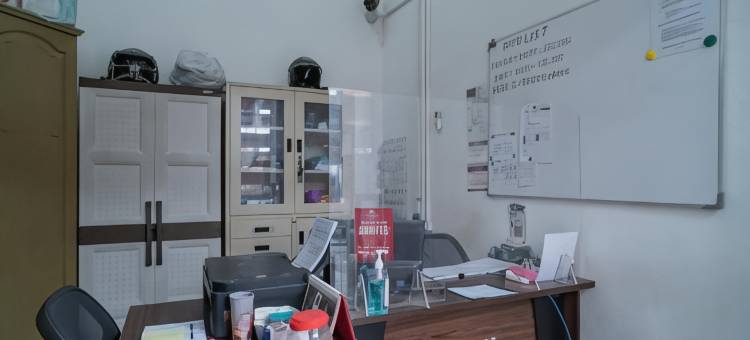 红多兹酒店@泗水丹绒纱丽(RedDoorz @ Tanjung Sari Surabaya)图片