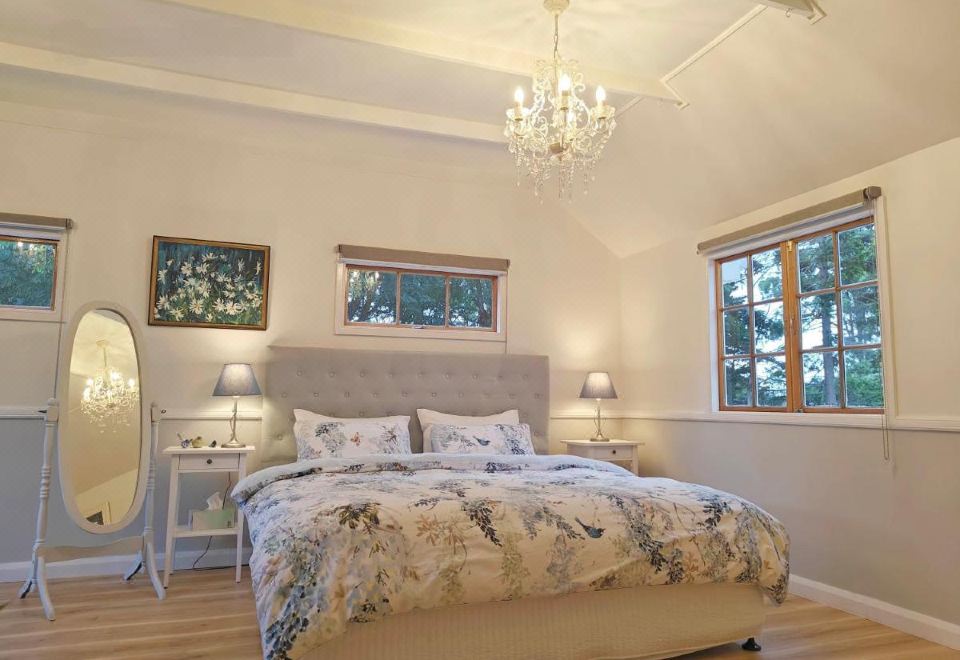 WinterGreen Manor at MalenyHotel Overview