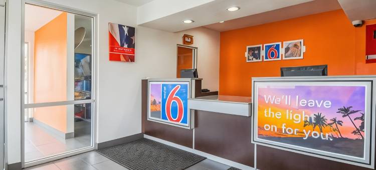 贝克斯菲尔德机场6号汽车旅馆(Motel 6 Bakersfield, CA - Airport)图片