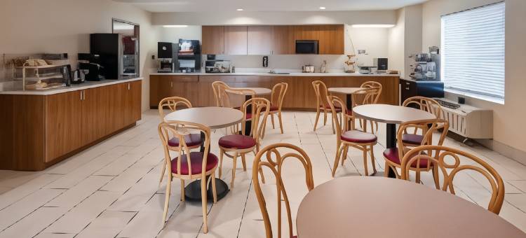 Charlevoix Inn & Suites SureStay Collection by Best Western(Charlevoix Inn & Suites SureStay Collection by Best Western)图片