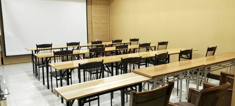 白玉兰酒店(大连瓦房店火车站商业中心店)图片