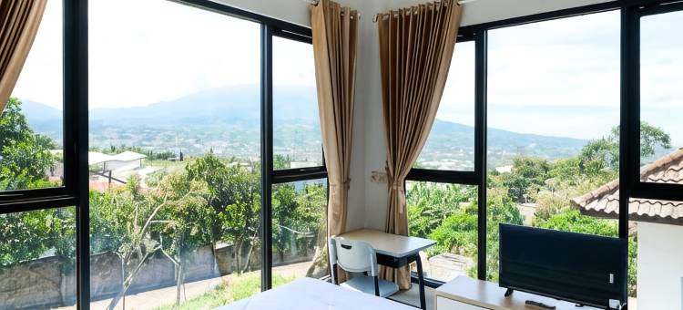 Urbanview Golden Barbie Near Jawa Timur Park 2图片